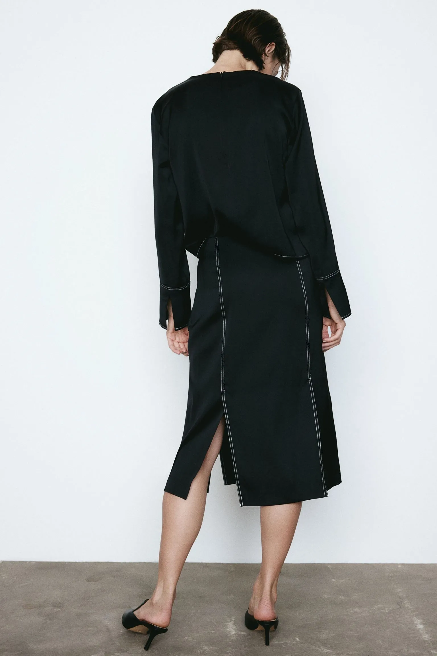 H&M Satin With A Slit Skirt, black